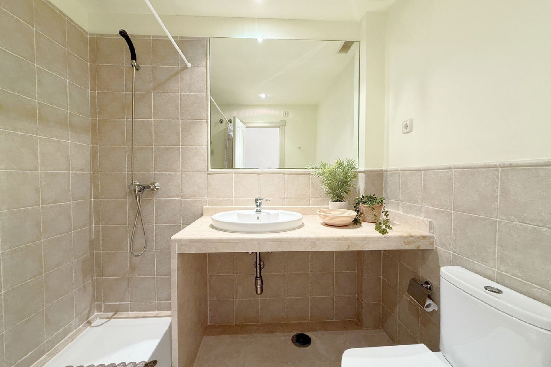 Resale - Apartment - Middle Floor Apartment - Estepona - Estepona Centro