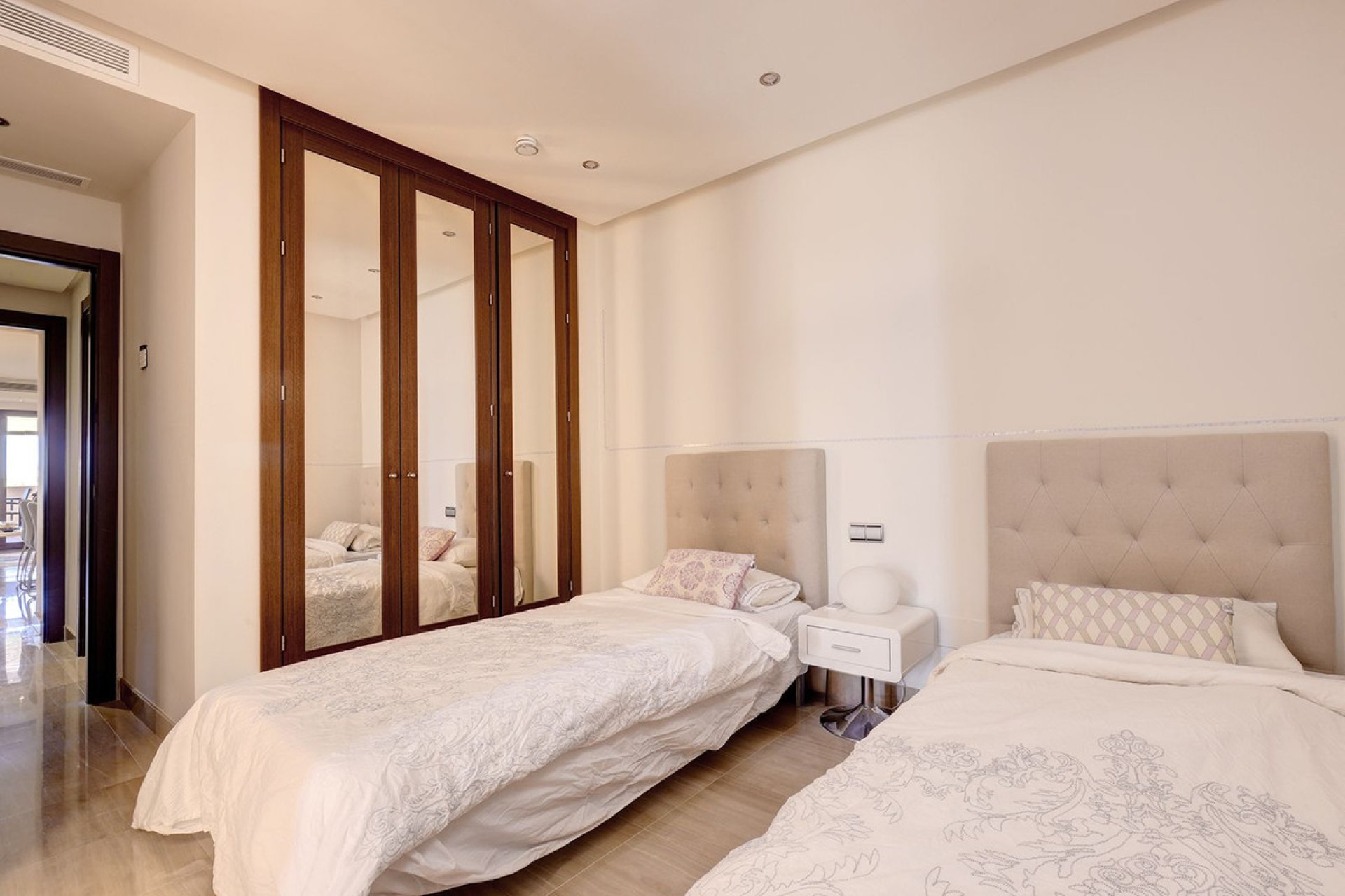 Resale - Apartment - Middle Floor Apartment - Estepona - Estepona Centro