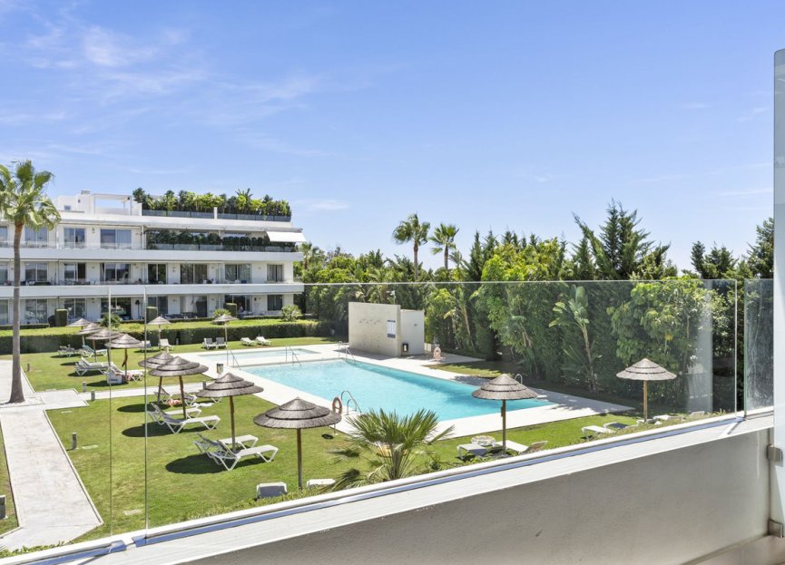 Resale - Apartment - Middle Floor Apartment - Estepona - Estepona Centro