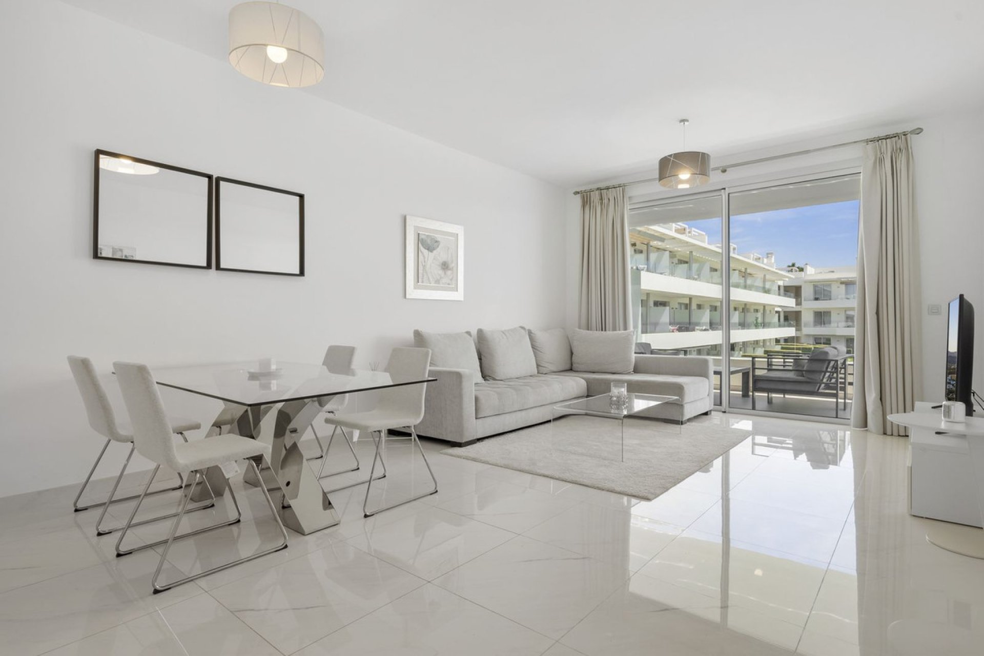 Resale - Apartment - Middle Floor Apartment - Estepona - Estepona Centro