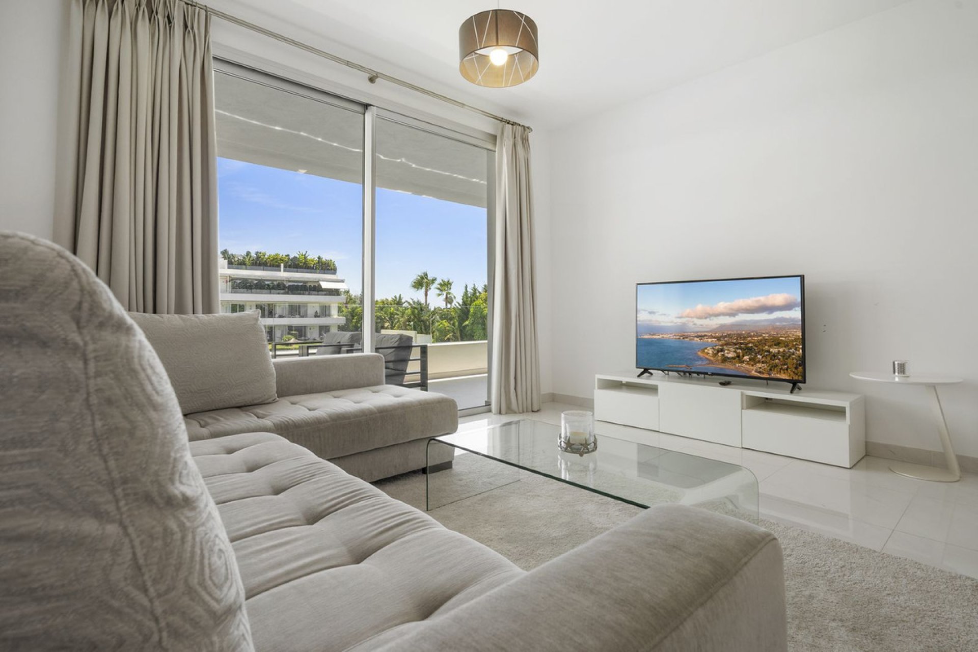 Resale - Apartment - Middle Floor Apartment - Estepona - Estepona Centro