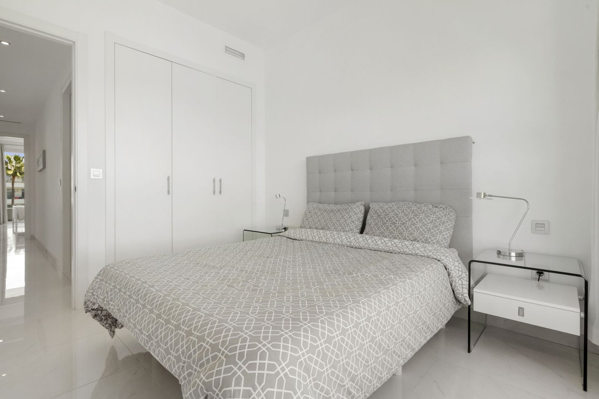 Resale - Apartment - Middle Floor Apartment - Estepona - Estepona Centro