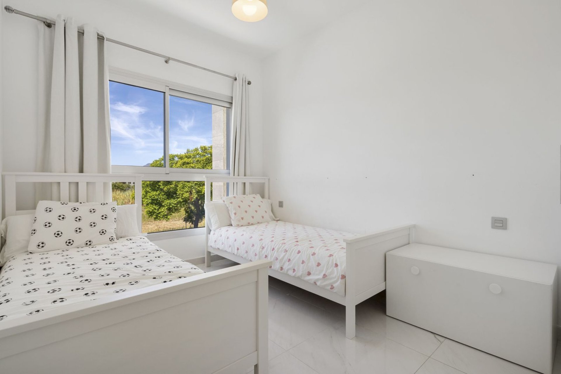 Resale - Apartment - Middle Floor Apartment - Estepona - Estepona Centro