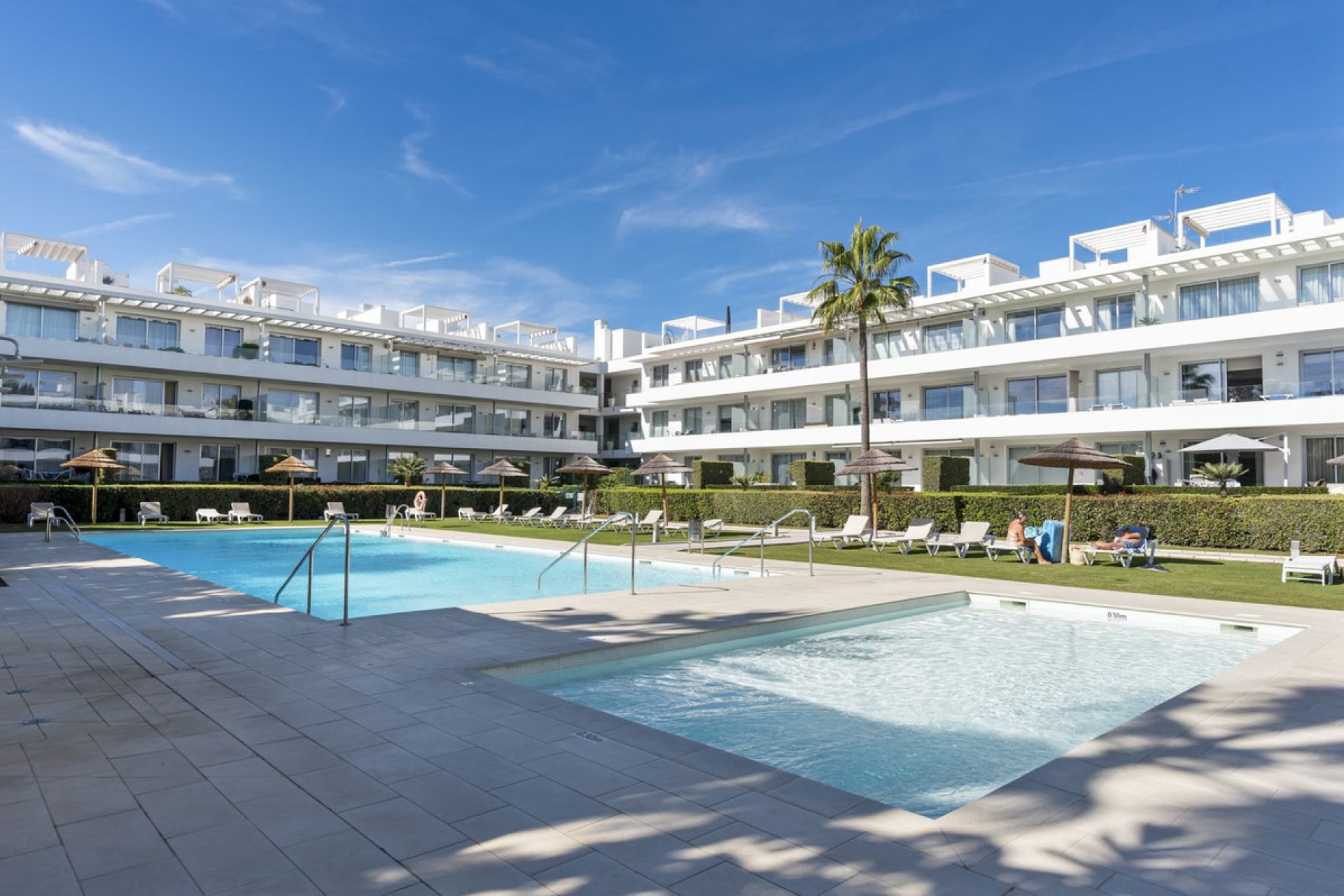 Resale - Apartment - Middle Floor Apartment - Estepona - Estepona Centro
