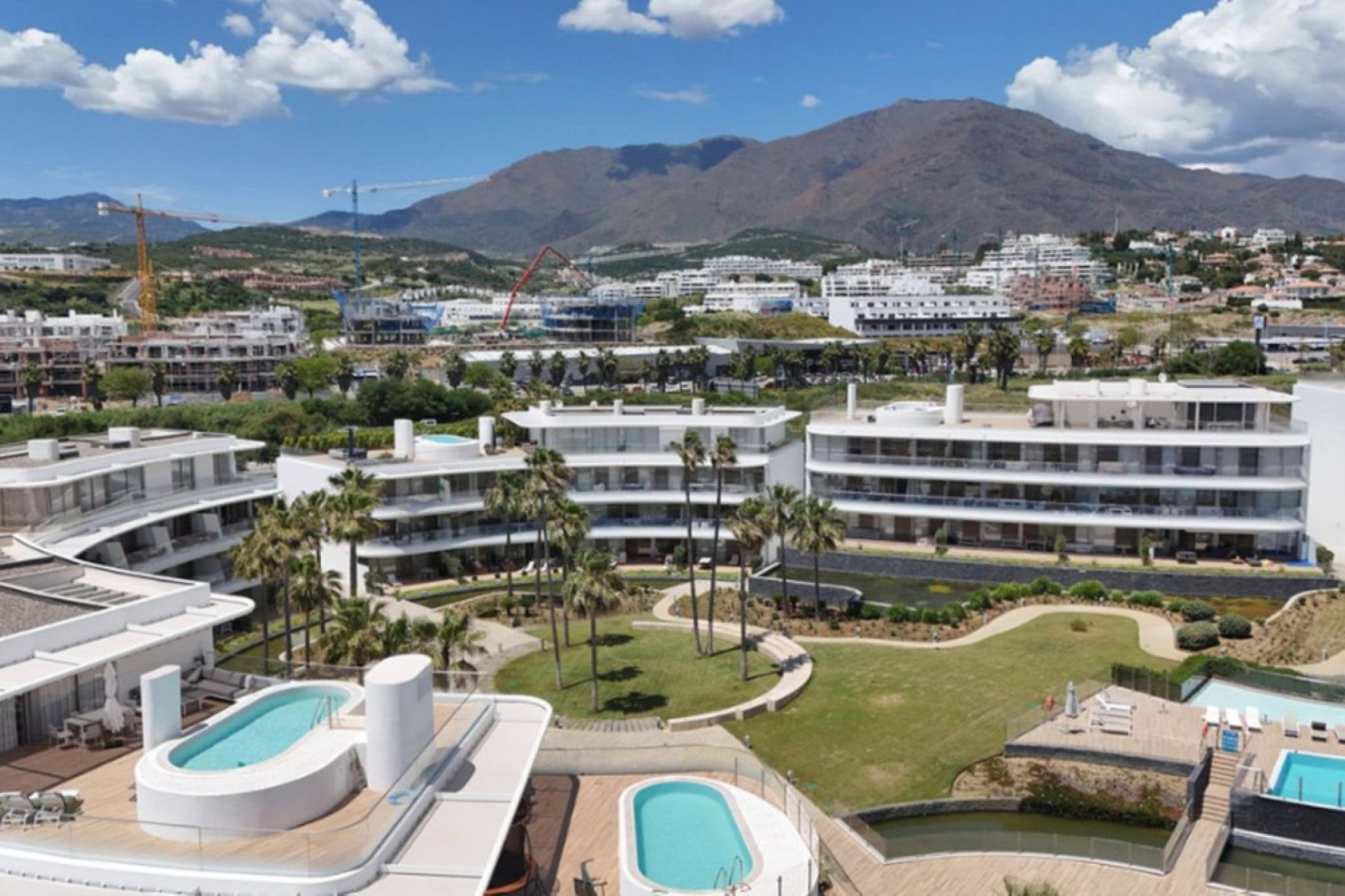 Resale - Apartment - Middle Floor Apartment - Estepona - Estepona Centro