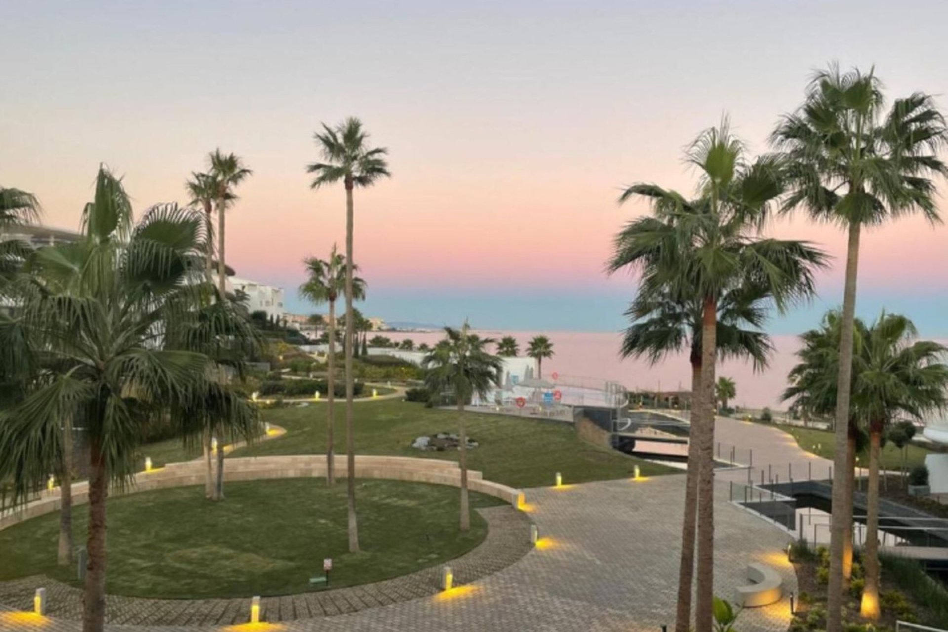 Resale - Apartment - Middle Floor Apartment - Estepona - Estepona Centro