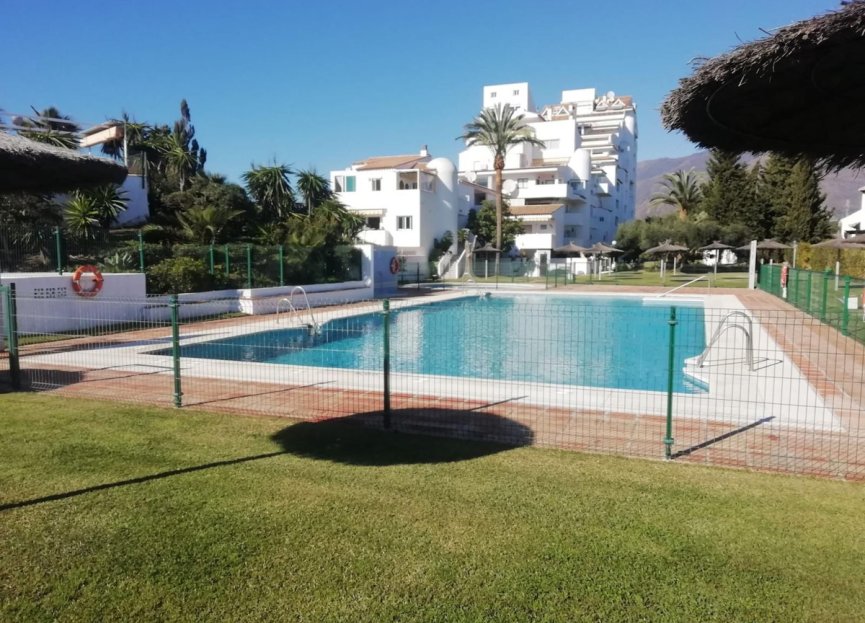 Resale - Apartment - Middle Floor Apartment - Estepona - Estepona Centro