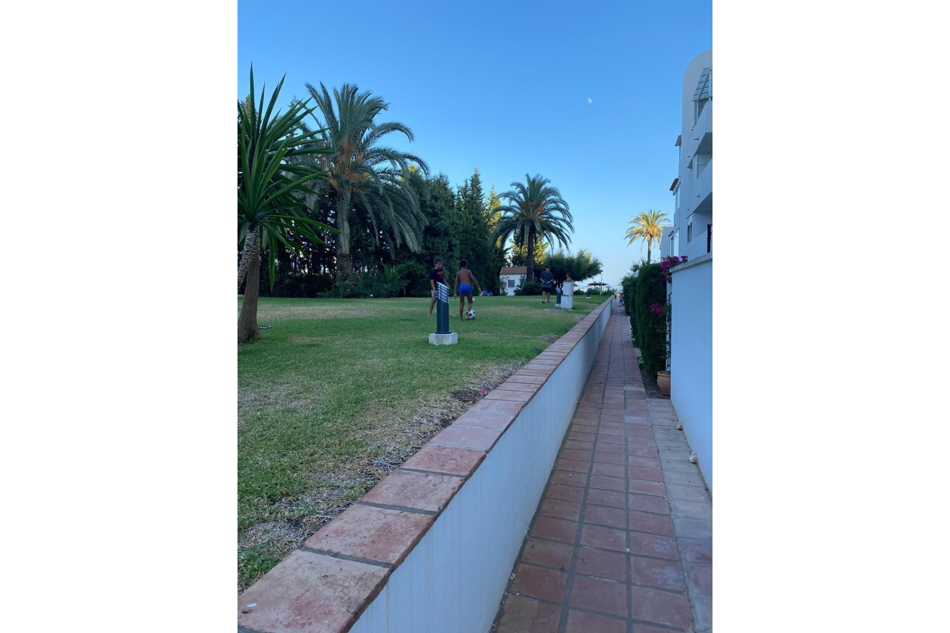 Resale - Apartment - Middle Floor Apartment - Estepona - Estepona Centro