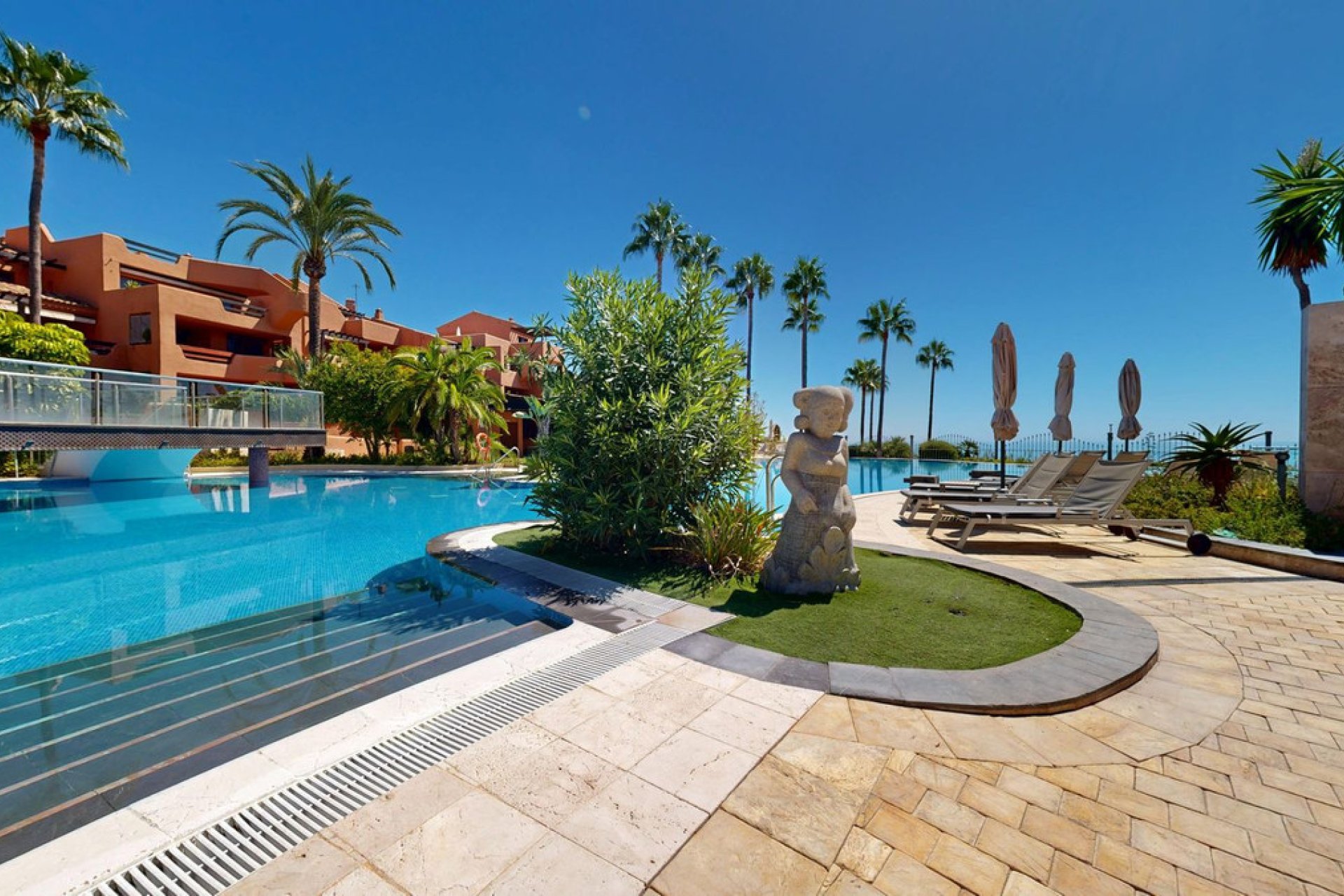 Resale - Apartment - Middle Floor Apartment - Estepona - Estepona Centro