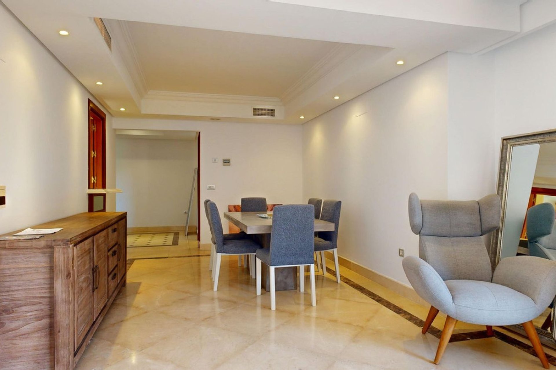 Resale - Apartment - Middle Floor Apartment - Estepona - Estepona Centro