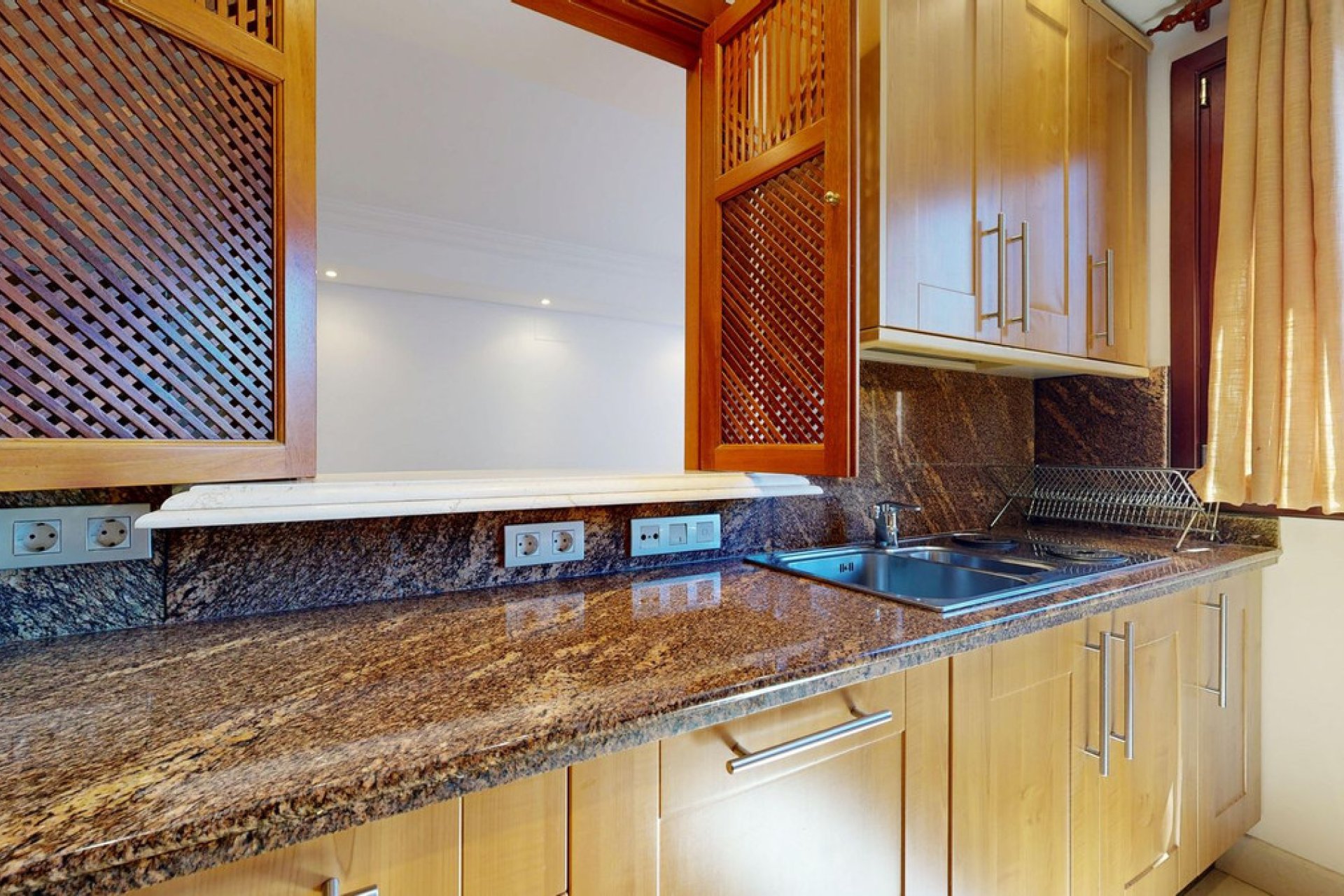 Resale - Apartment - Middle Floor Apartment - Estepona - Estepona Centro