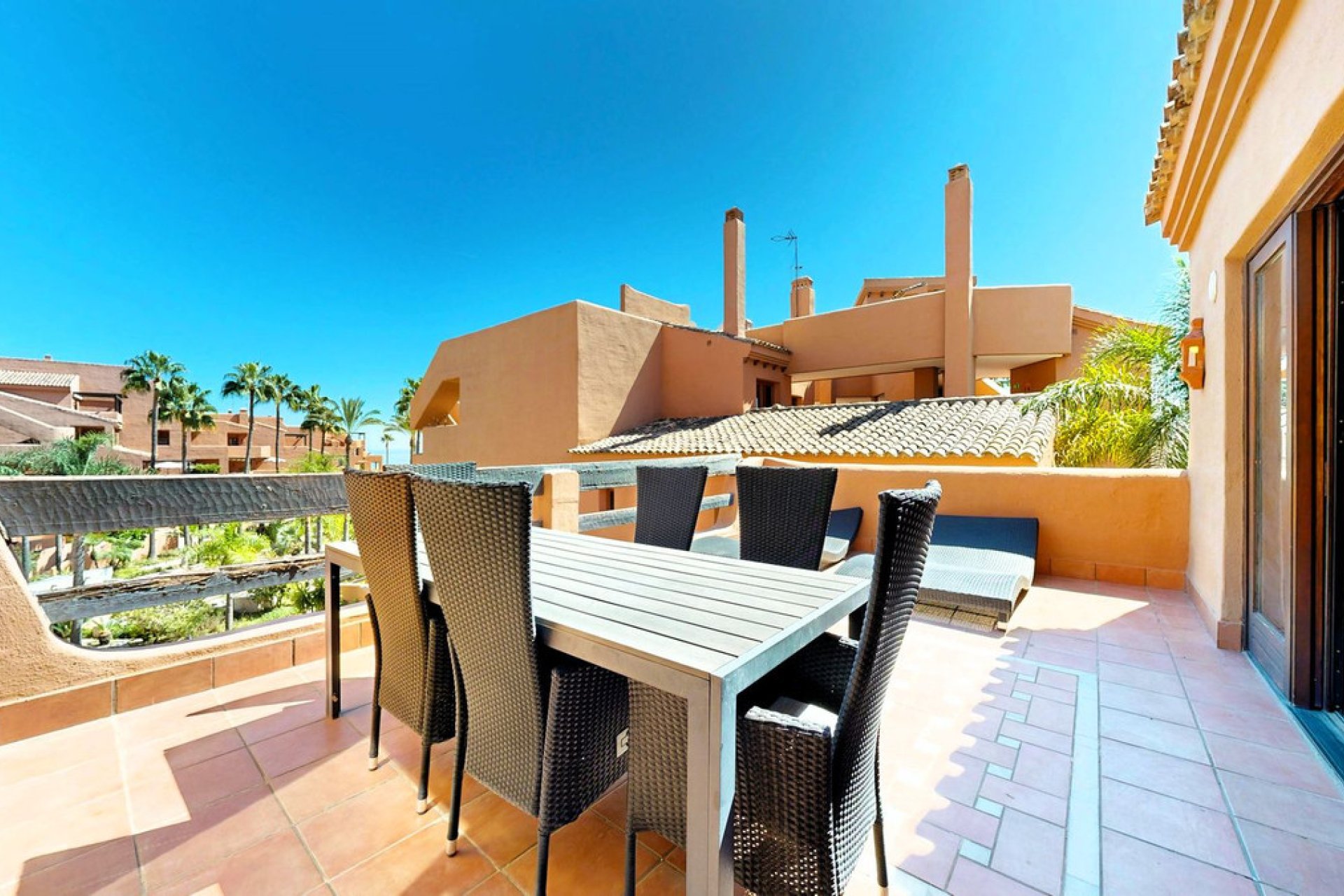 Resale - Apartment - Middle Floor Apartment - Estepona - Estepona Centro
