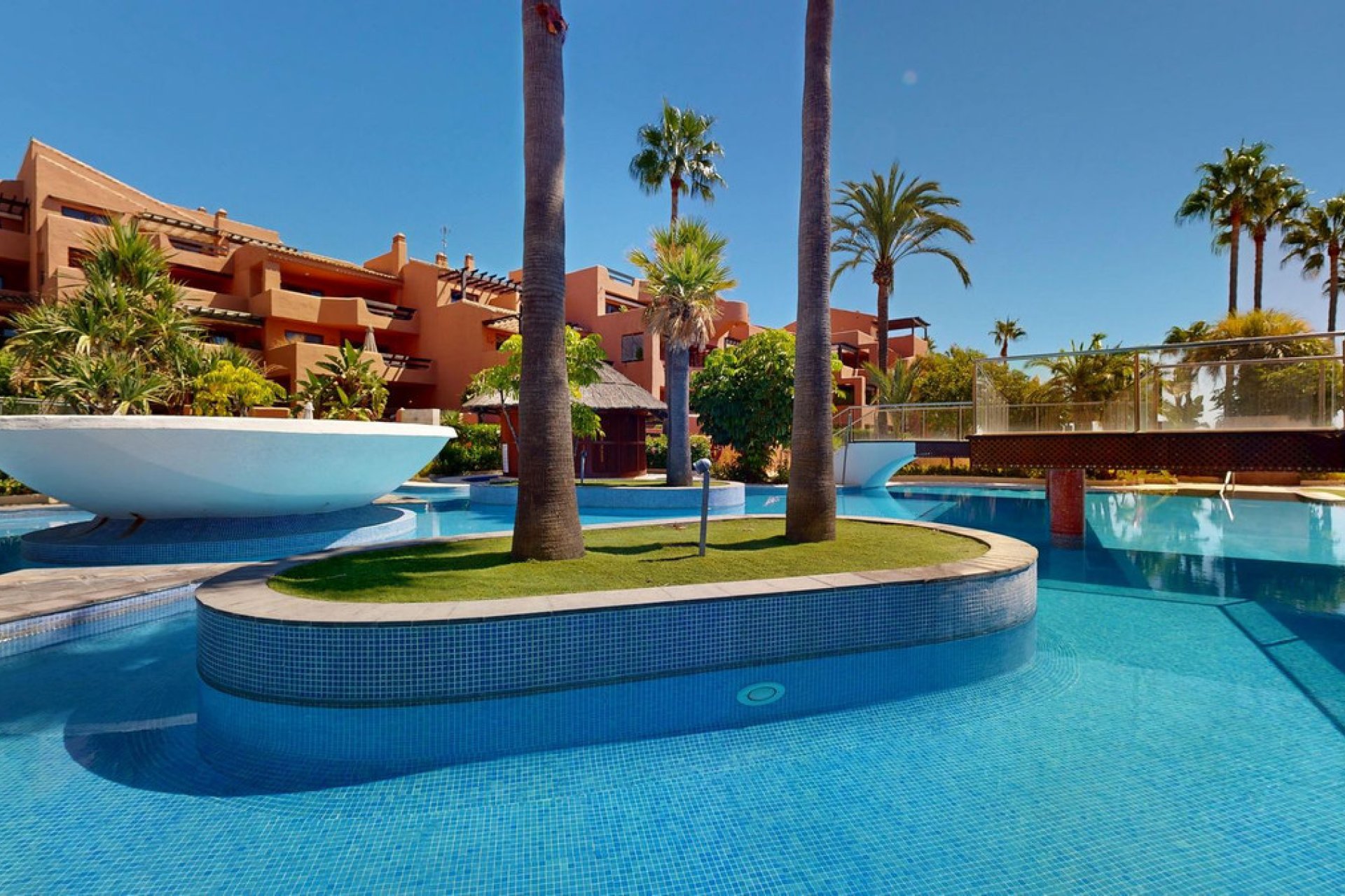 Resale - Apartment - Middle Floor Apartment - Estepona - Estepona Centro