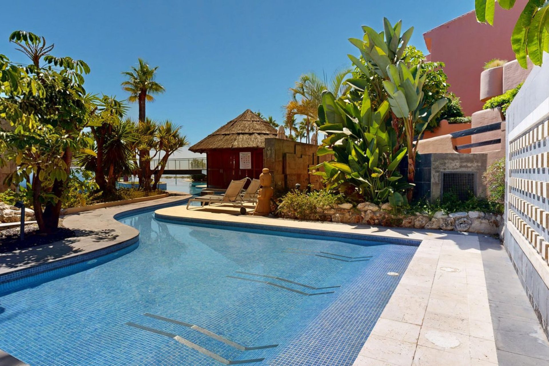 Resale - Apartment - Middle Floor Apartment - Estepona - Estepona Centro