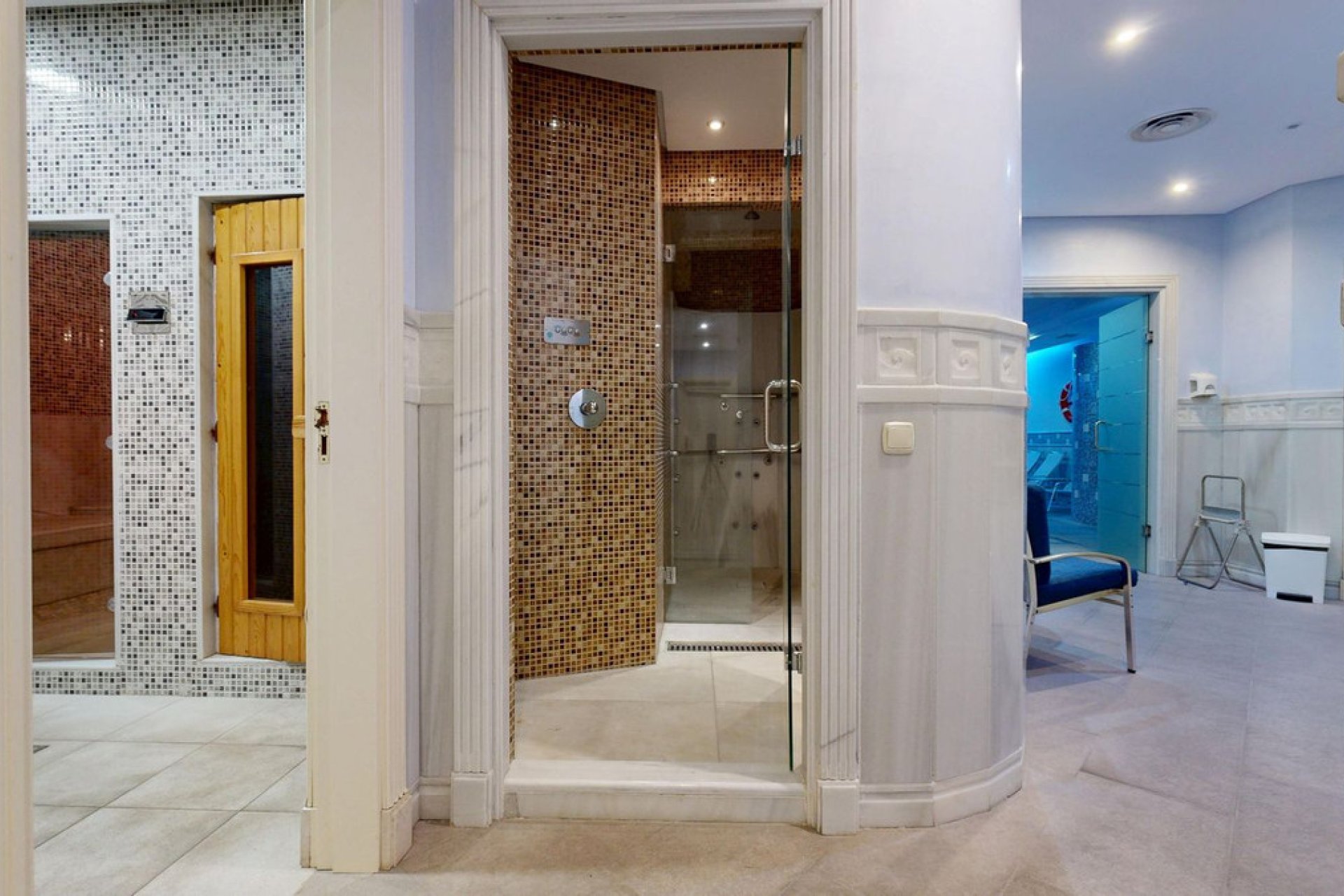 Resale - Apartment - Middle Floor Apartment - Estepona - Estepona Centro