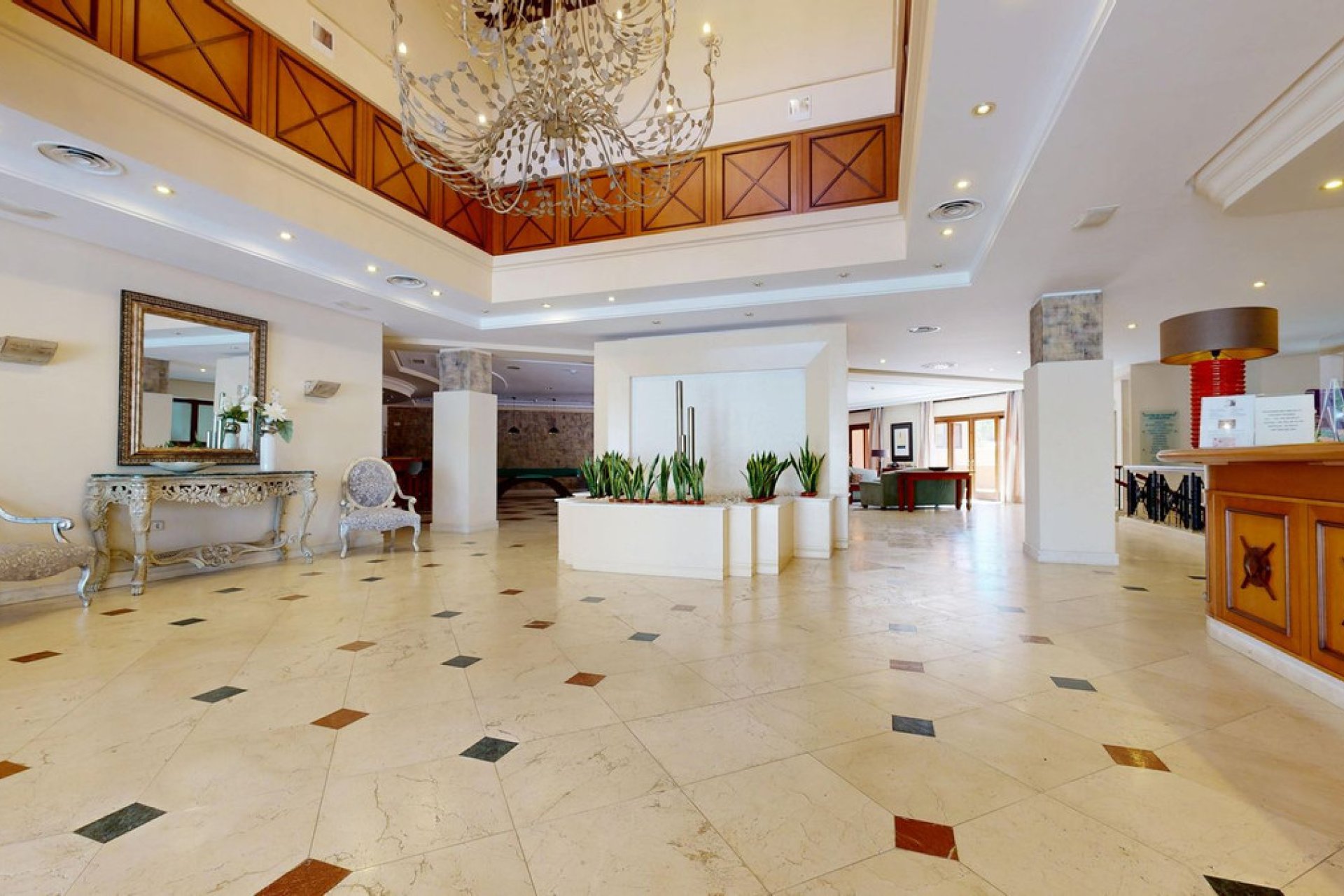 Resale - Apartment - Middle Floor Apartment - Estepona - Estepona Centro