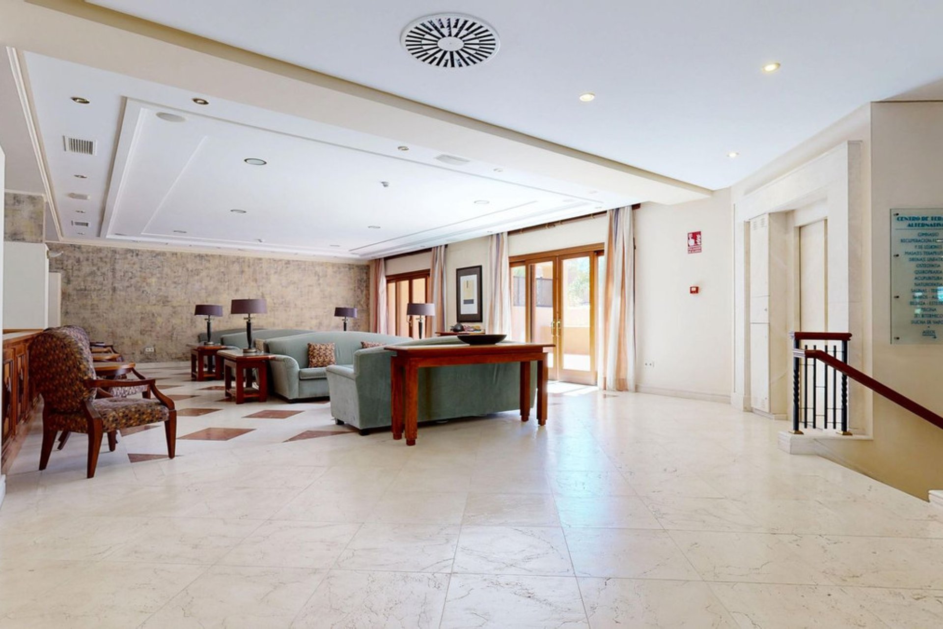 Resale - Apartment - Middle Floor Apartment - Estepona - Estepona Centro