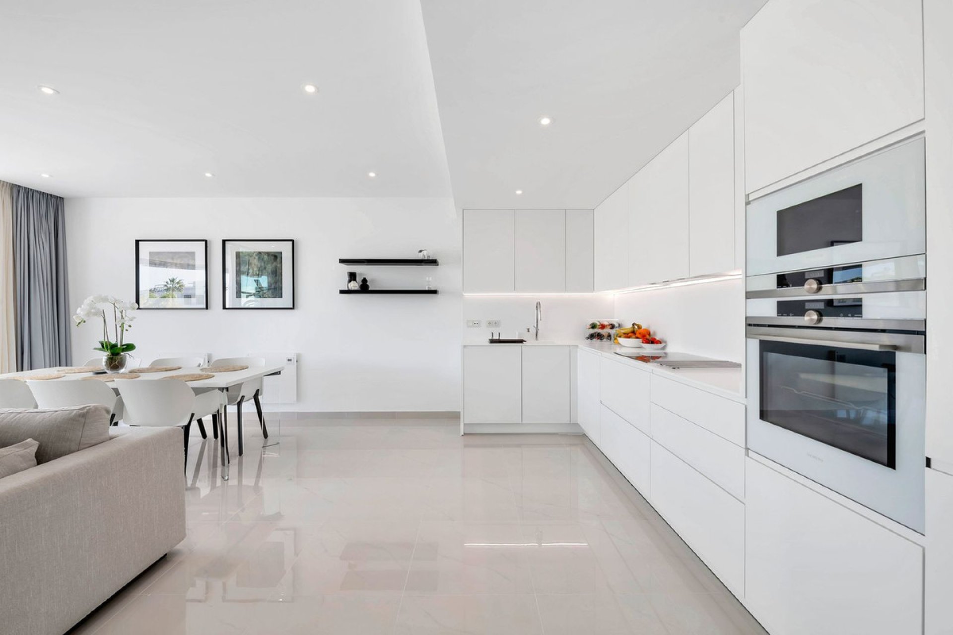 Resale - Apartment - Middle Floor Apartment - Estepona - Estepona Centro