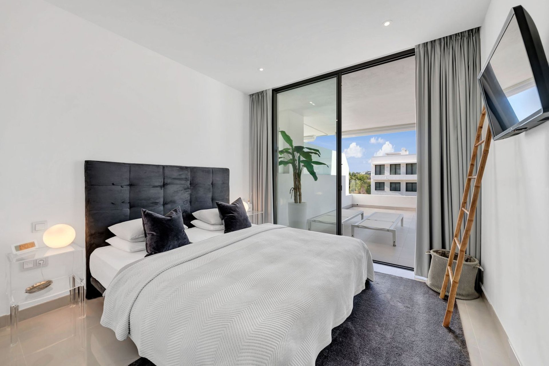 Resale - Apartment - Middle Floor Apartment - Estepona - Estepona Centro