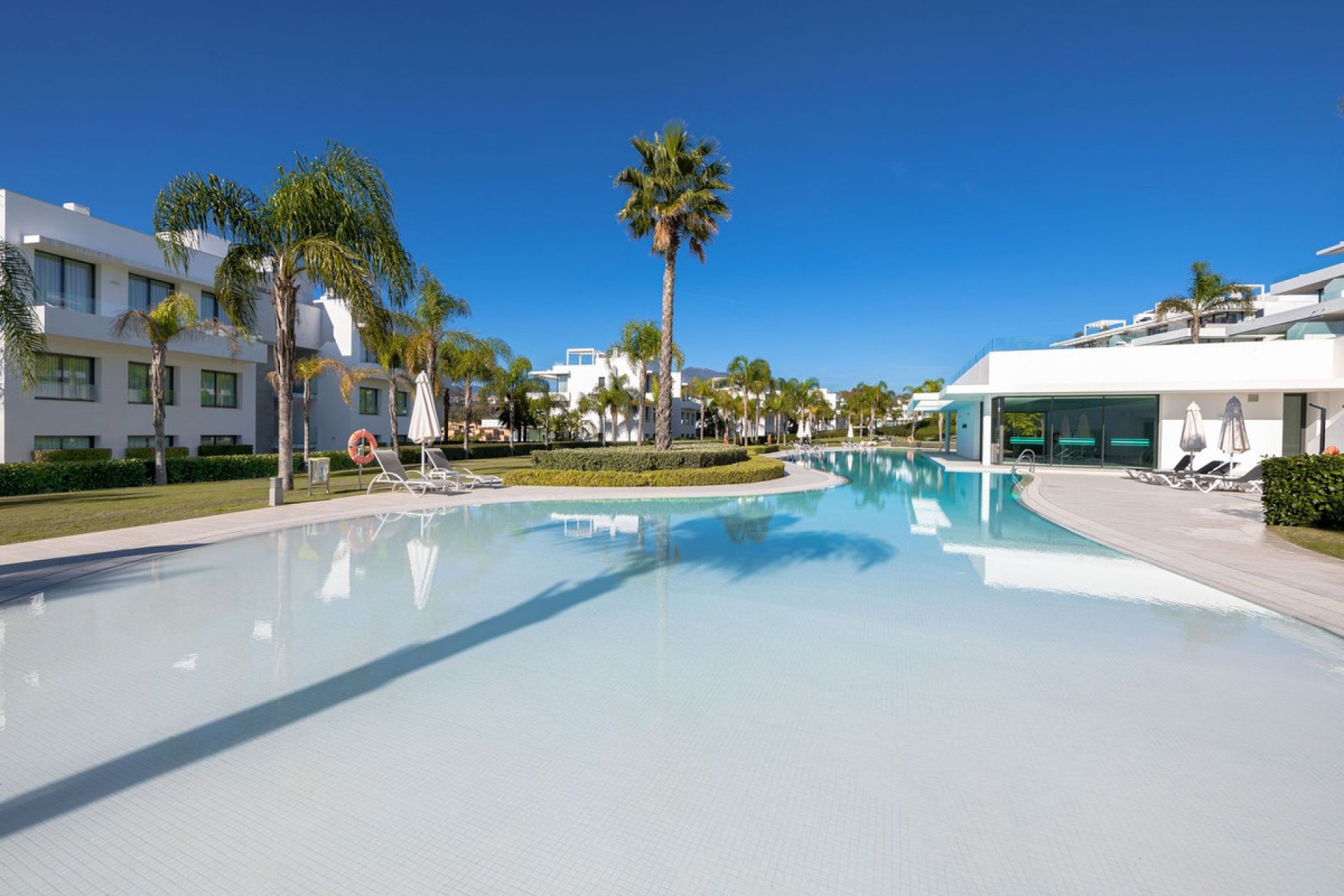 Resale - Apartment - Middle Floor Apartment - Estepona - Estepona Centro