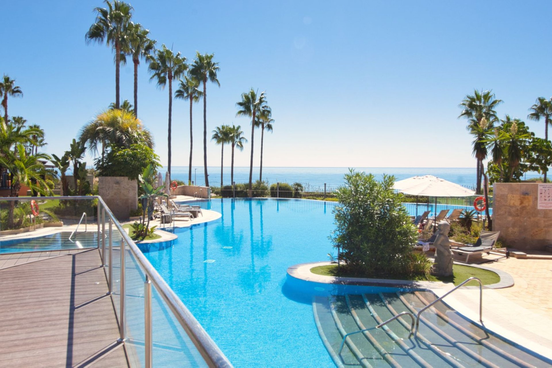 Resale - Apartment - Middle Floor Apartment - Estepona - Estepona Centro