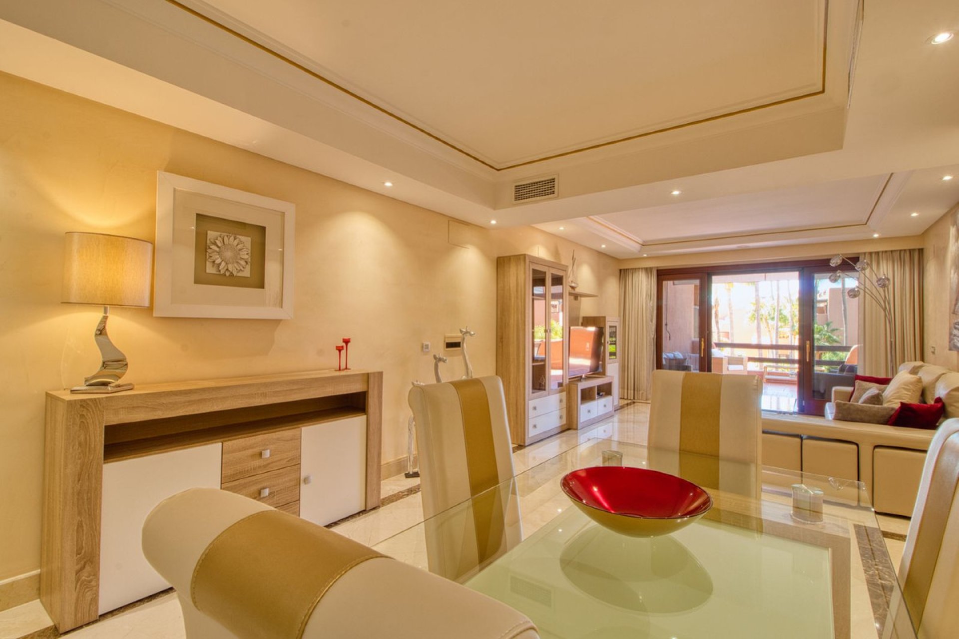 Resale - Apartment - Middle Floor Apartment - Estepona - Estepona Centro