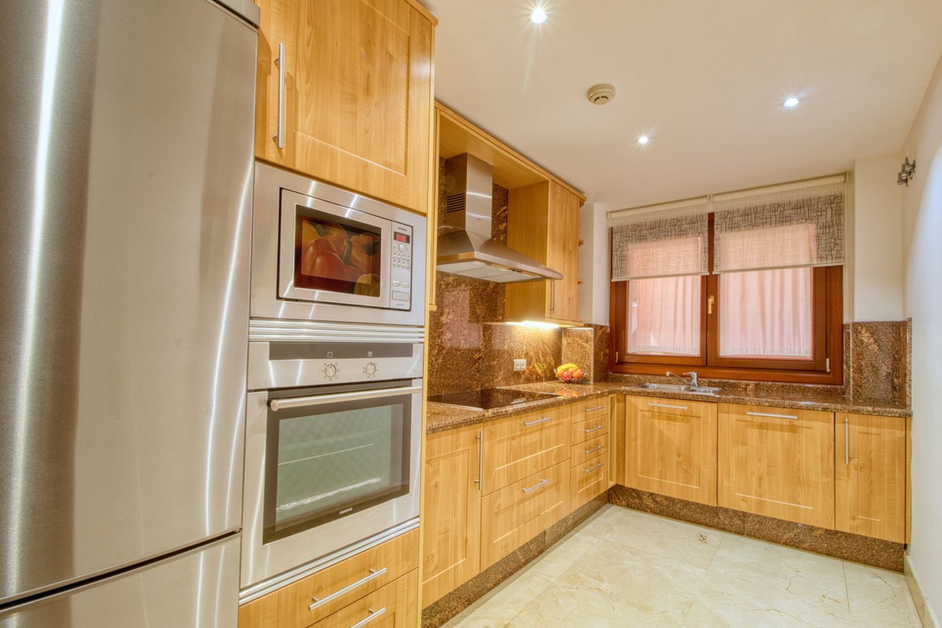 Resale - Apartment - Middle Floor Apartment - Estepona - Estepona Centro