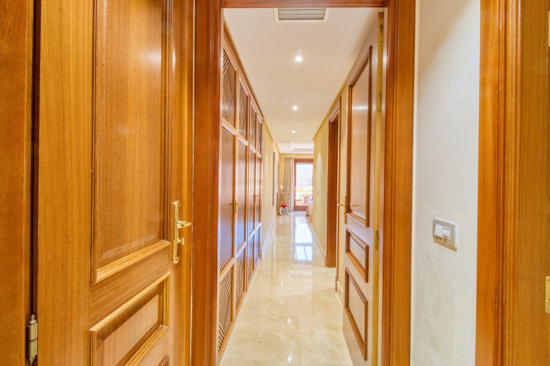 Resale - Apartment - Middle Floor Apartment - Estepona - Estepona Centro