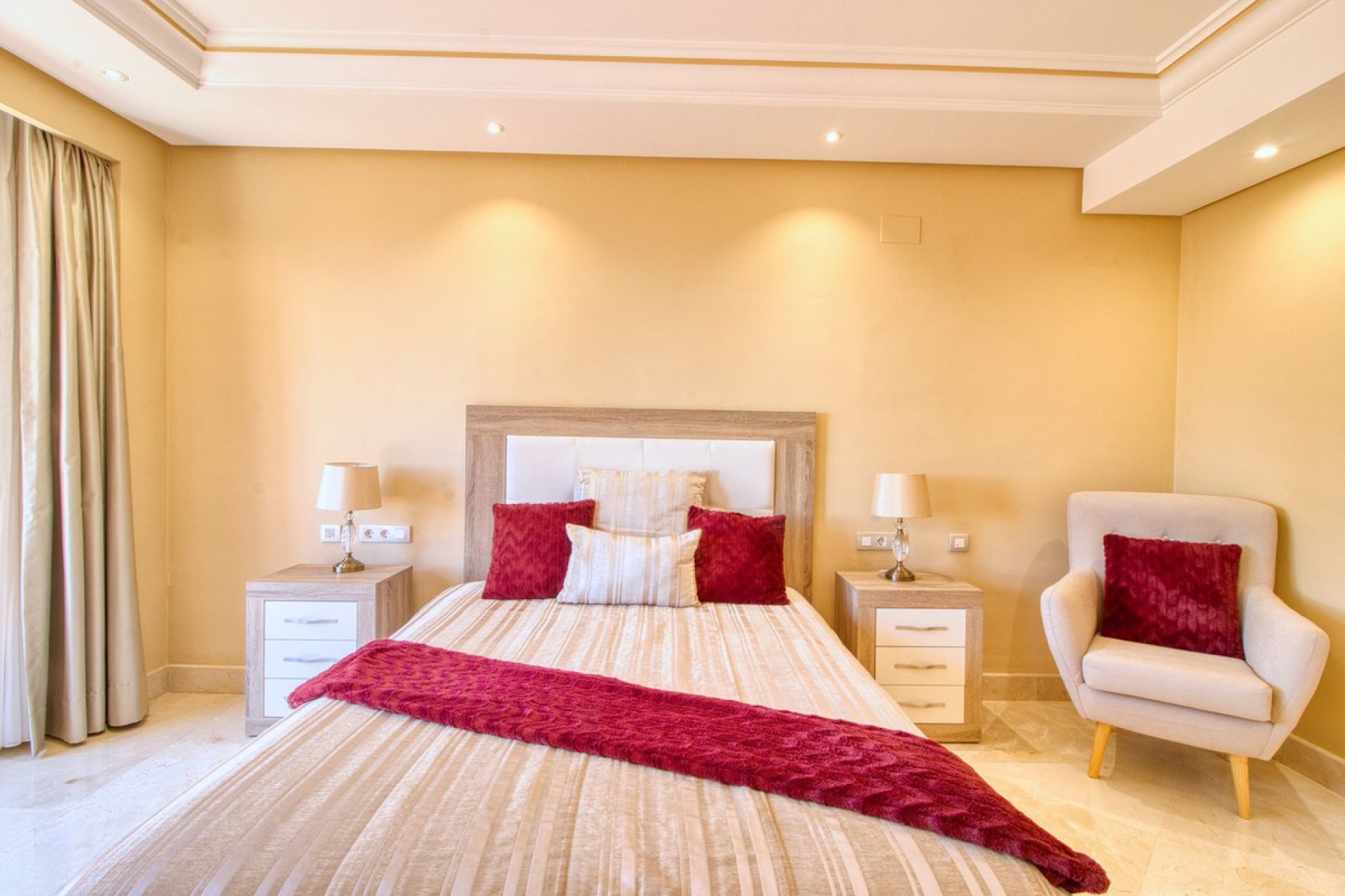 Resale - Apartment - Middle Floor Apartment - Estepona - Estepona Centro