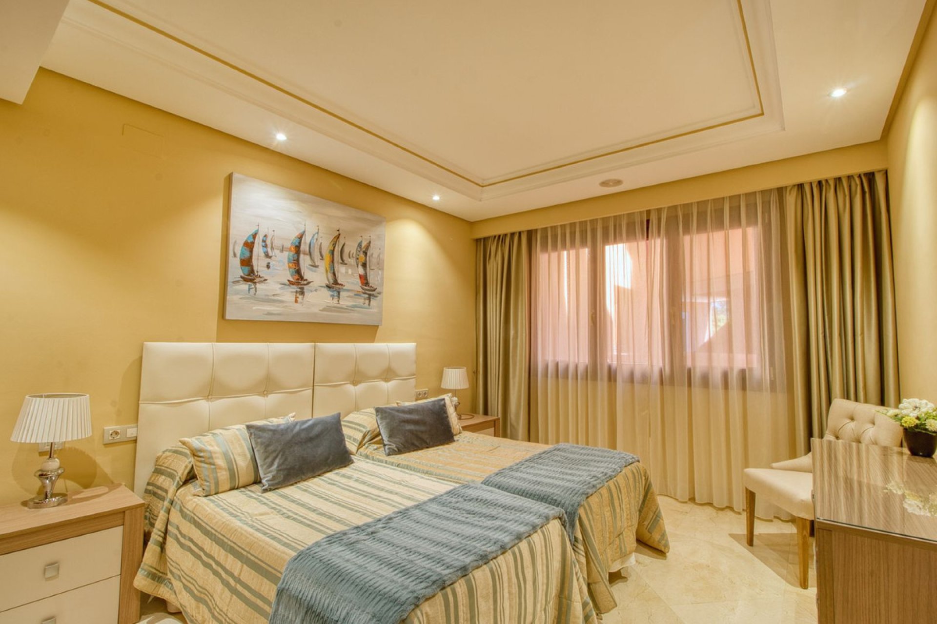 Resale - Apartment - Middle Floor Apartment - Estepona - Estepona Centro