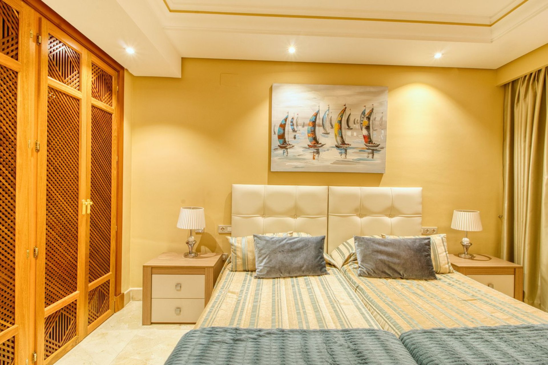 Resale - Apartment - Middle Floor Apartment - Estepona - Estepona Centro