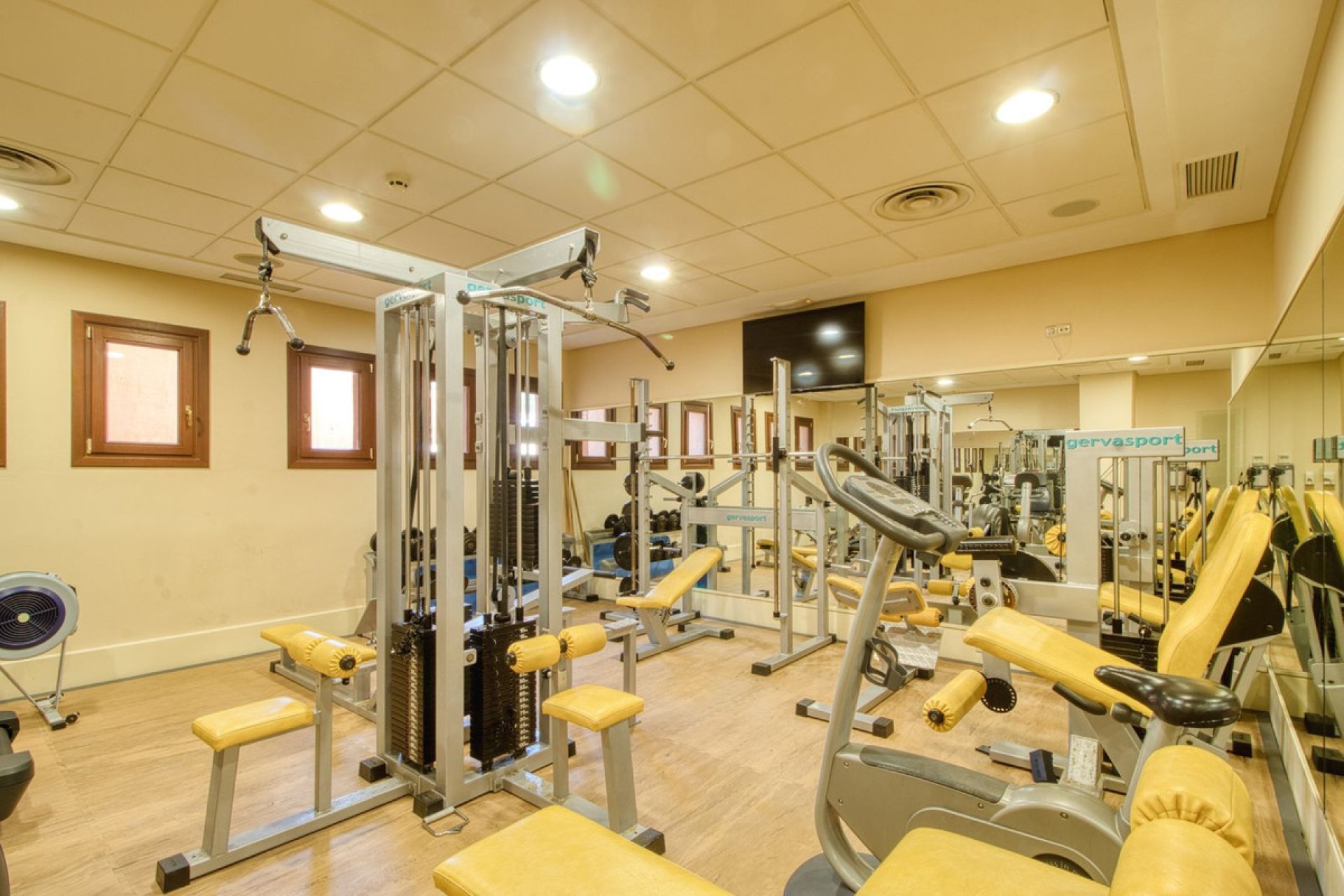 Resale - Apartment - Middle Floor Apartment - Estepona - Estepona Centro