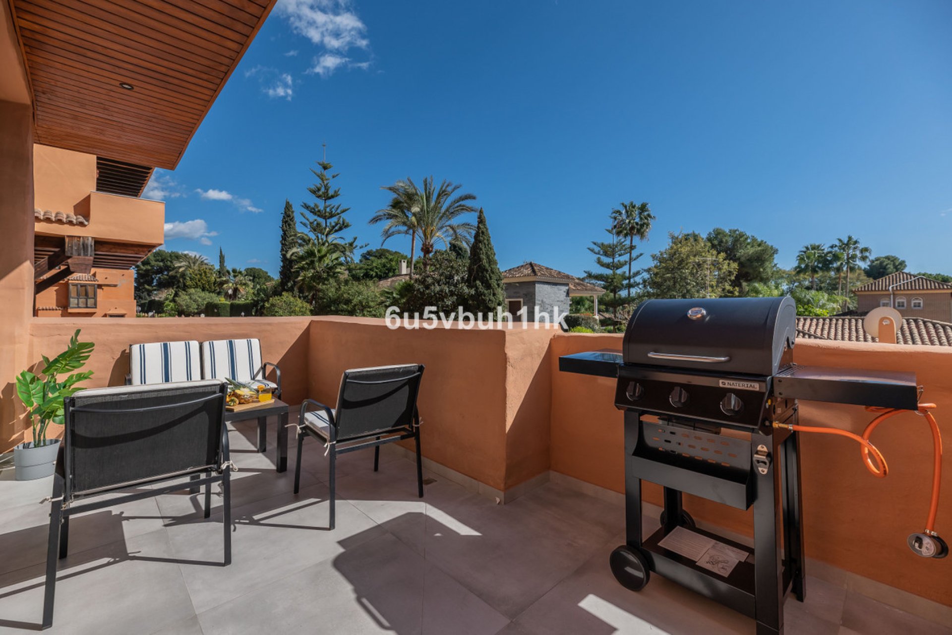 Resale - Apartment - Middle Floor Apartment - Estepona - Estepona Centro