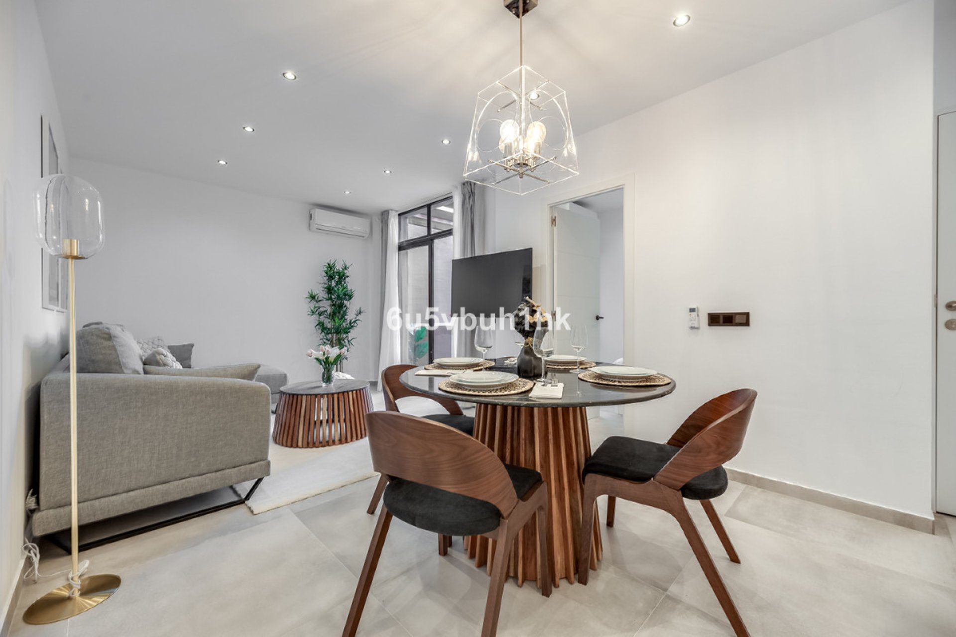 Resale - Apartment - Middle Floor Apartment - Estepona - Estepona Centro