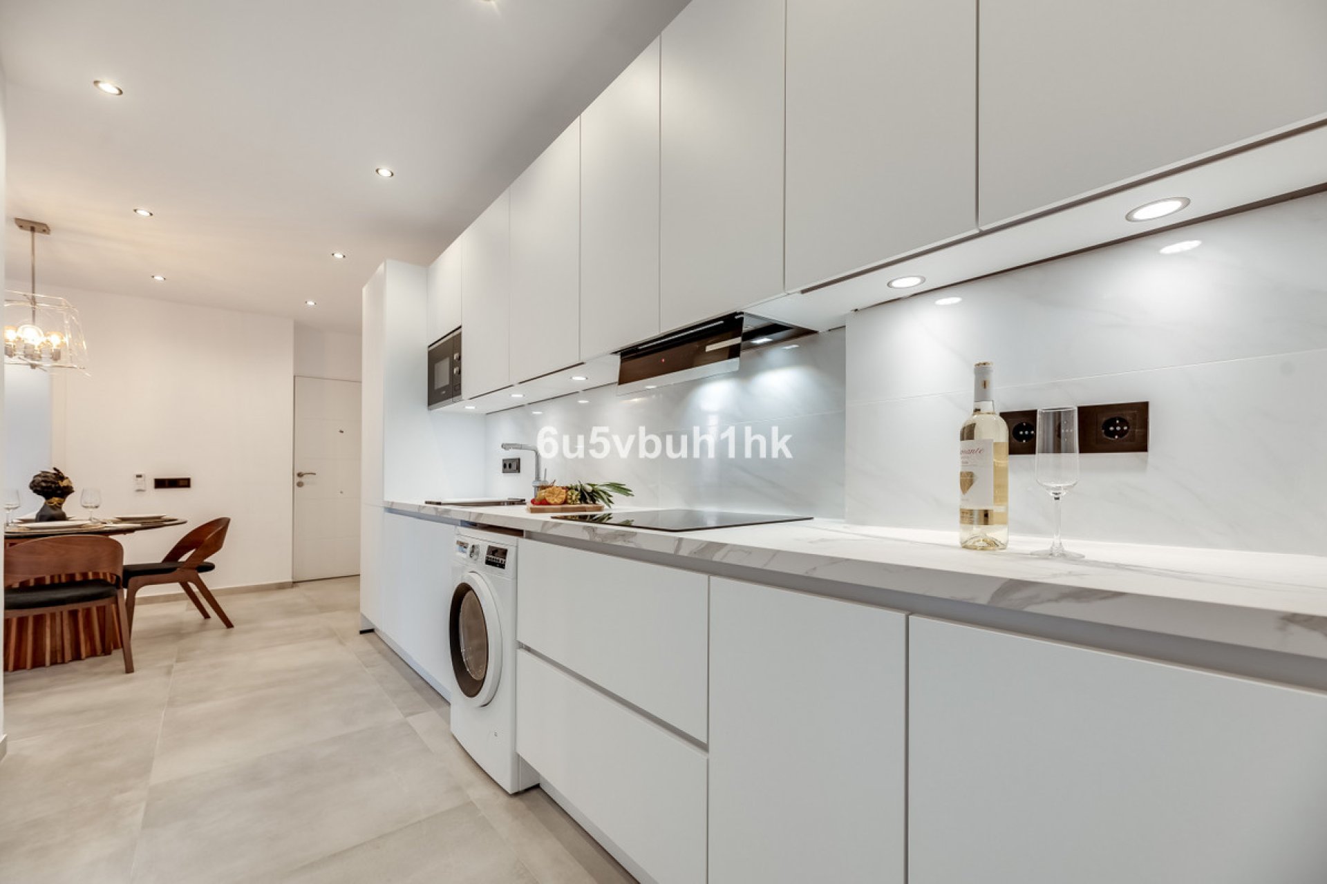 Resale - Apartment - Middle Floor Apartment - Estepona - Estepona Centro