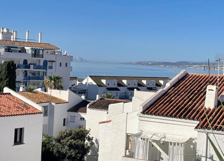 Resale - Apartment - Middle Floor Apartment - Estepona - Estepona Centro