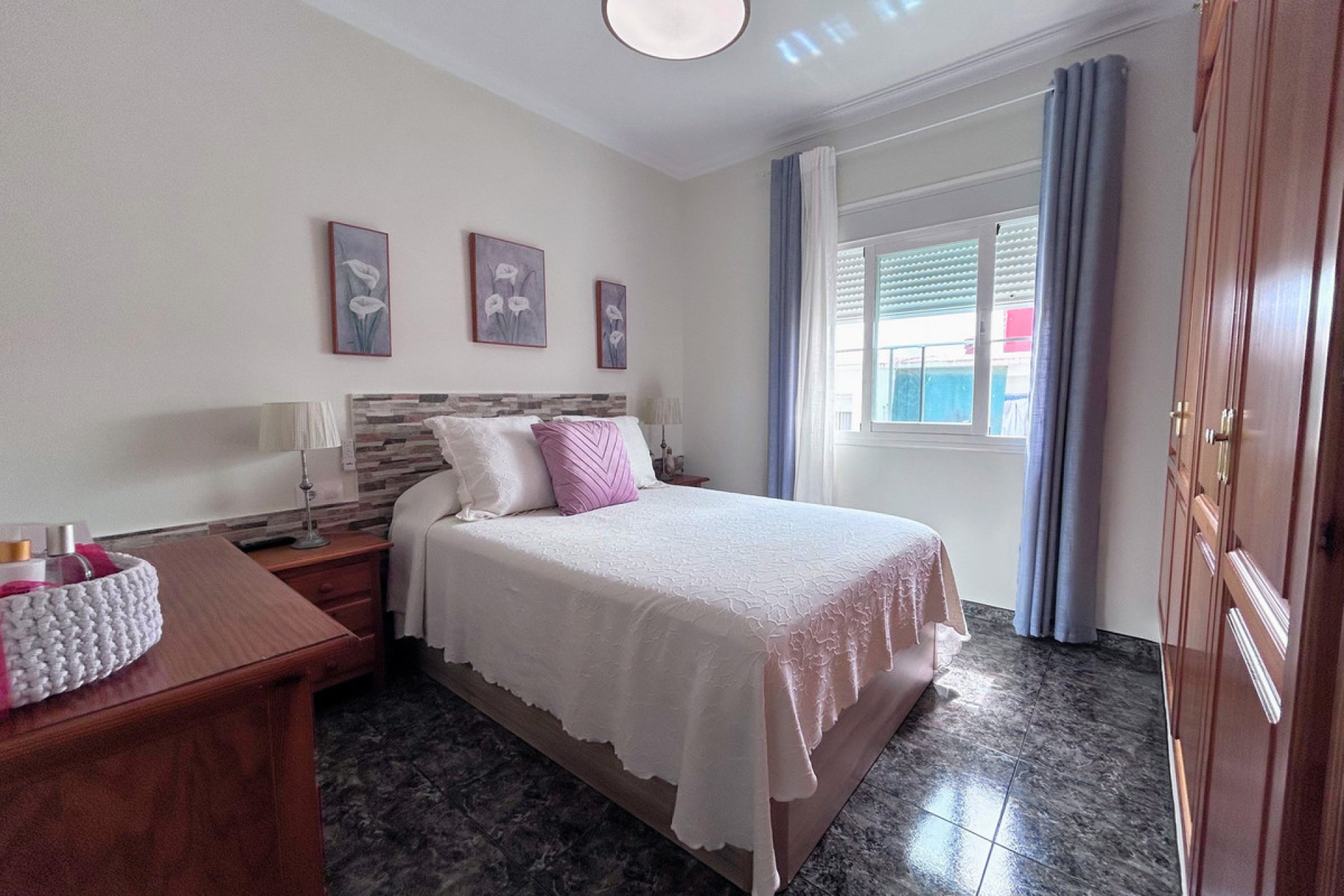 Resale - Apartment - Middle Floor Apartment - Estepona - Estepona Centro