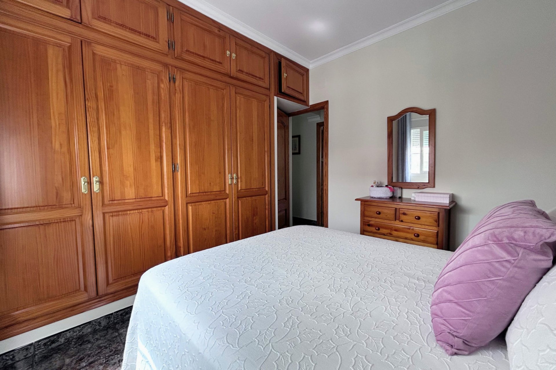 Resale - Apartment - Middle Floor Apartment - Estepona - Estepona Centro