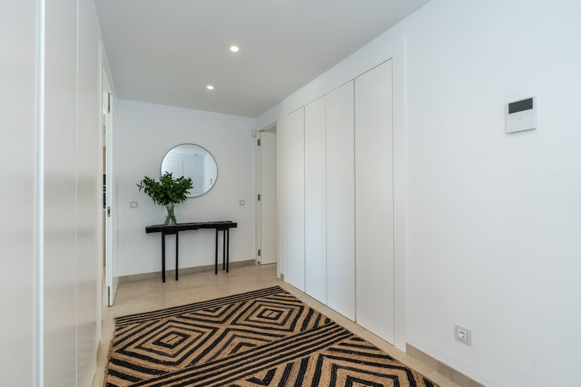 Resale - Apartment - Middle Floor Apartment - Estepona - Estepona Centro