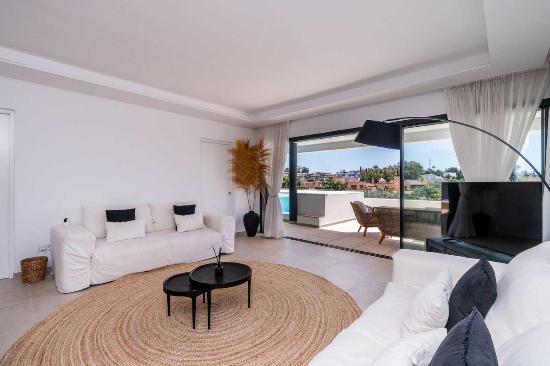 Resale - Apartment - Middle Floor Apartment - Estepona - Estepona Centro
