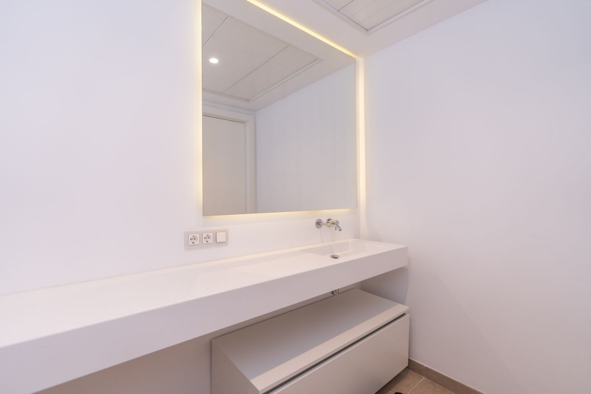 Resale - Apartment - Middle Floor Apartment - Estepona - Estepona Centro