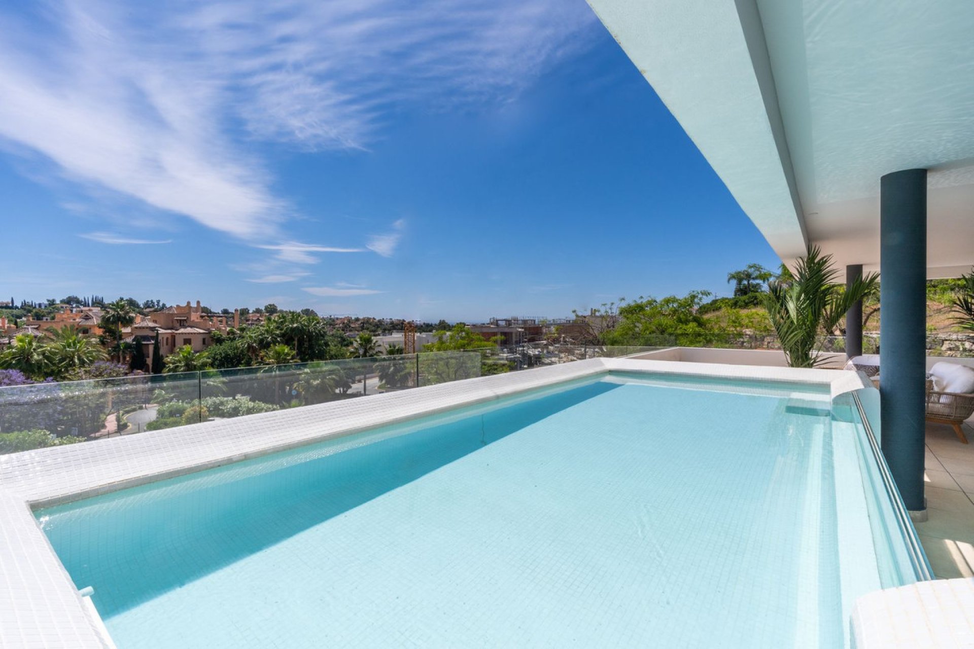 Resale - Apartment - Middle Floor Apartment - Estepona - Estepona Centro