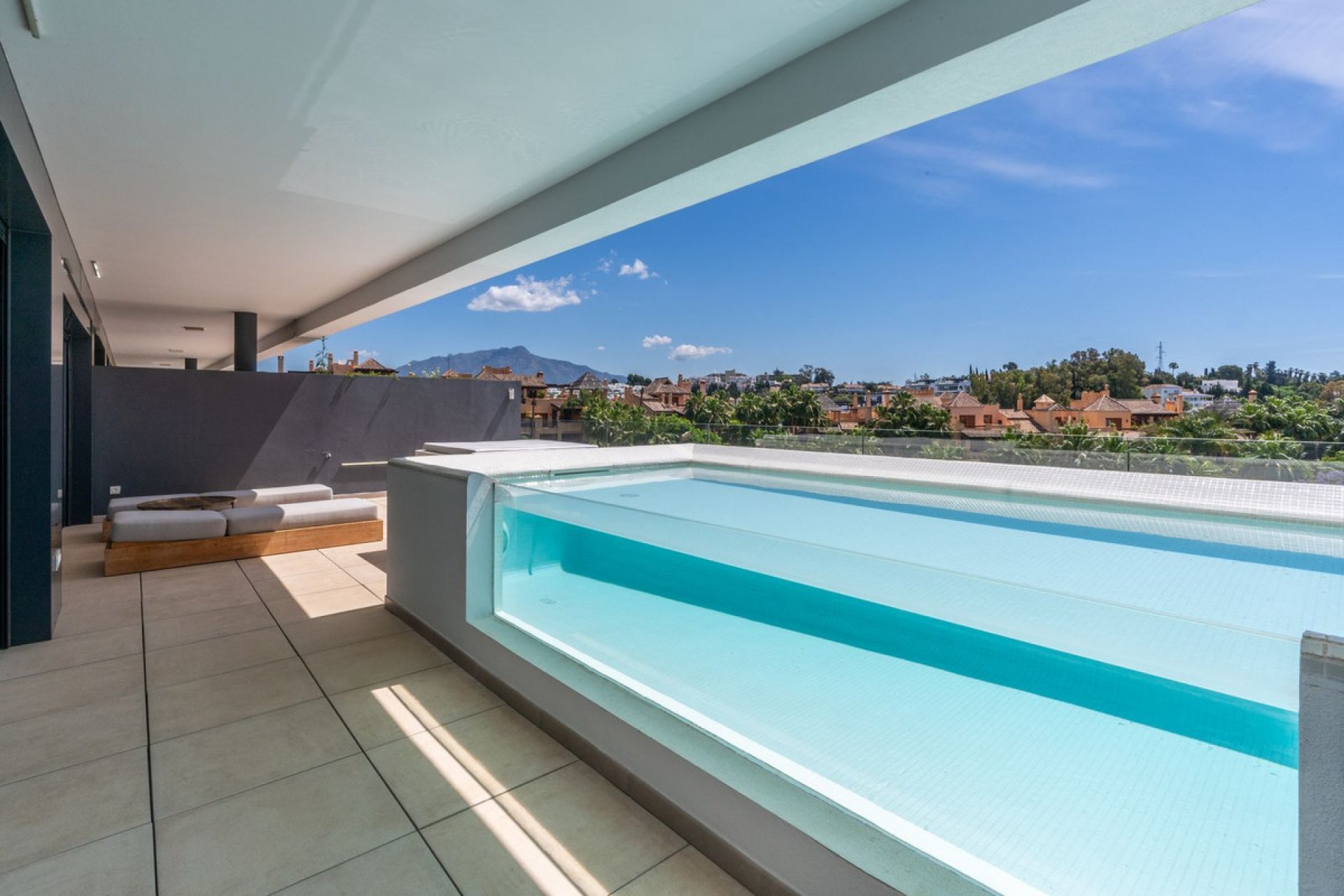 Resale - Apartment - Middle Floor Apartment - Estepona - Estepona Centro