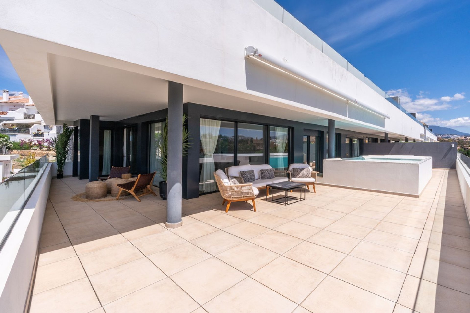 Resale - Apartment - Middle Floor Apartment - Estepona - Estepona Centro