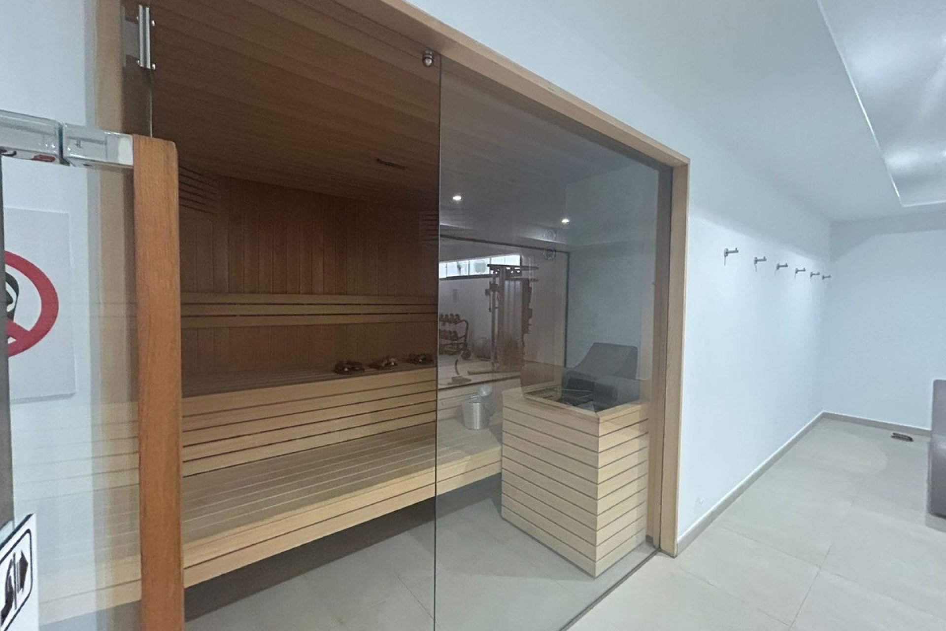 Resale - Apartment - Middle Floor Apartment - Estepona - Estepona Centro