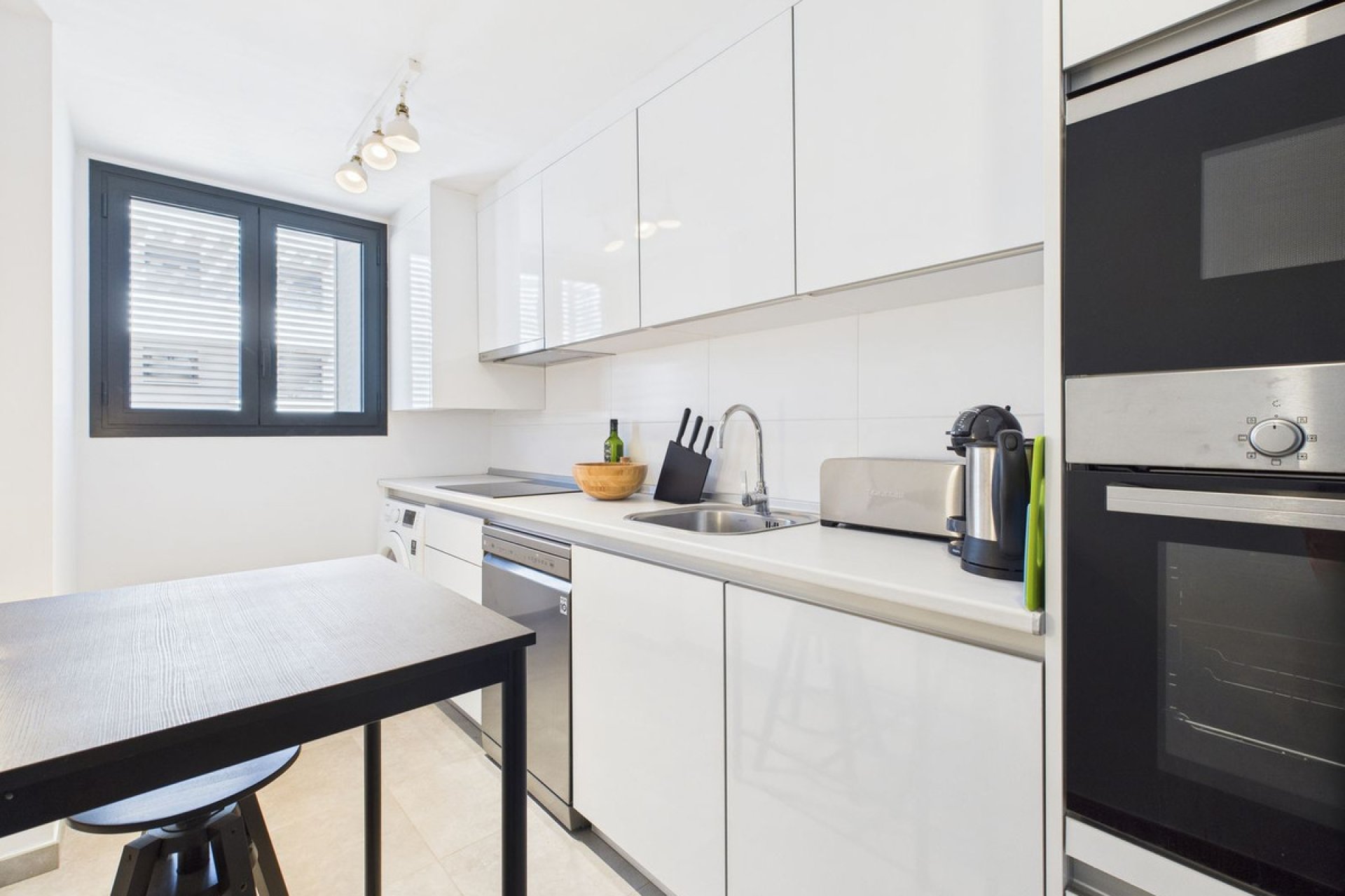 Resale - Apartment - Middle Floor Apartment - Estepona - Estepona Centro