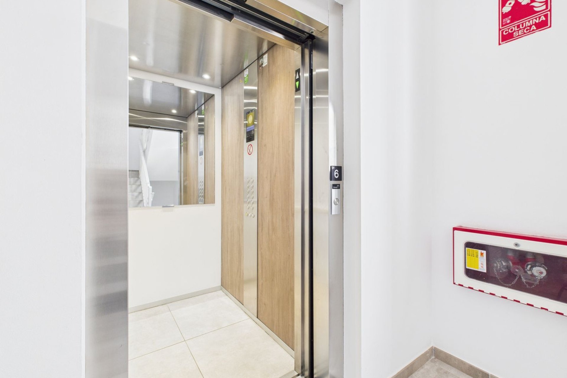 Resale - Apartment - Middle Floor Apartment - Estepona - Estepona Centro