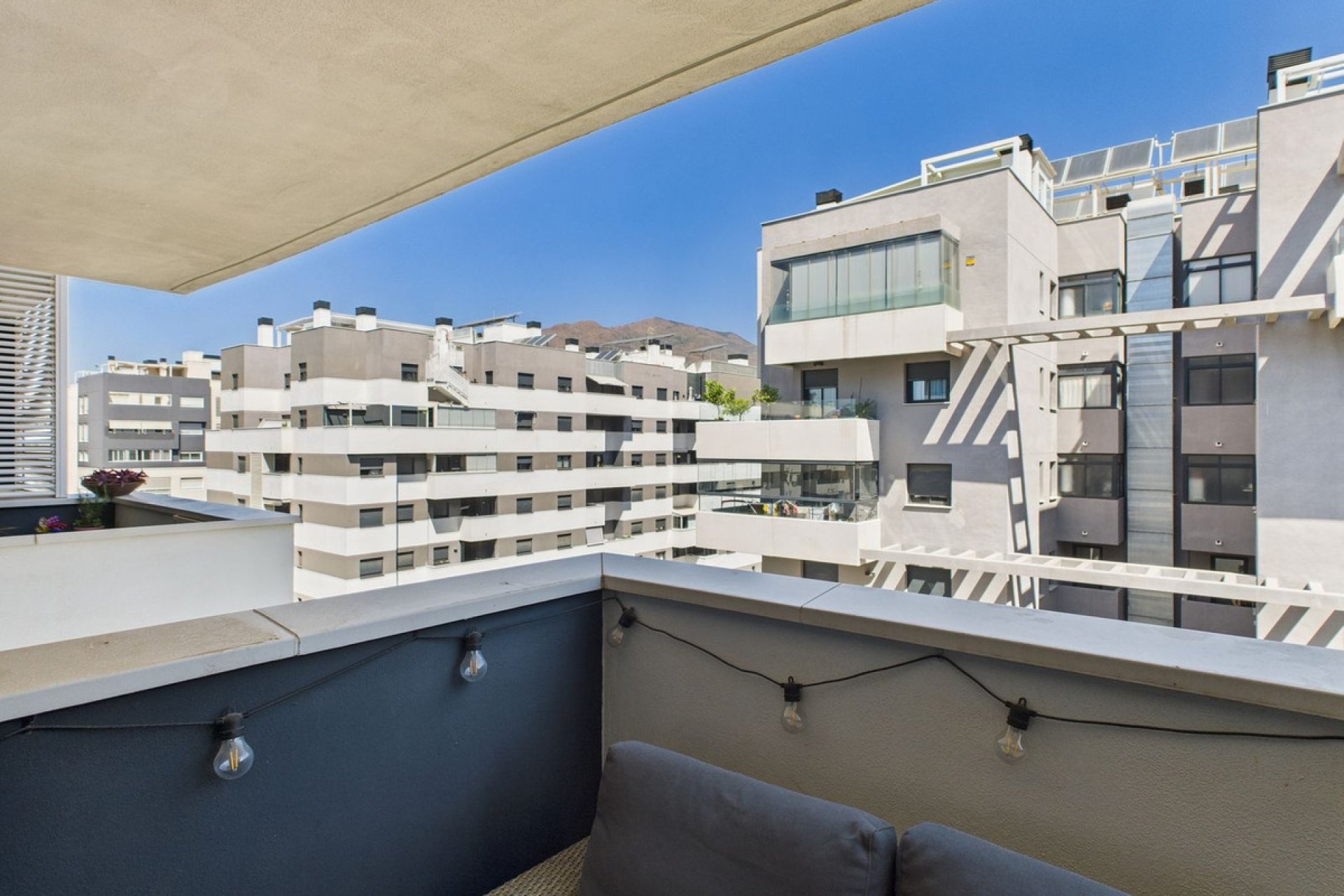 Resale - Apartment - Middle Floor Apartment - Estepona - Estepona Centro