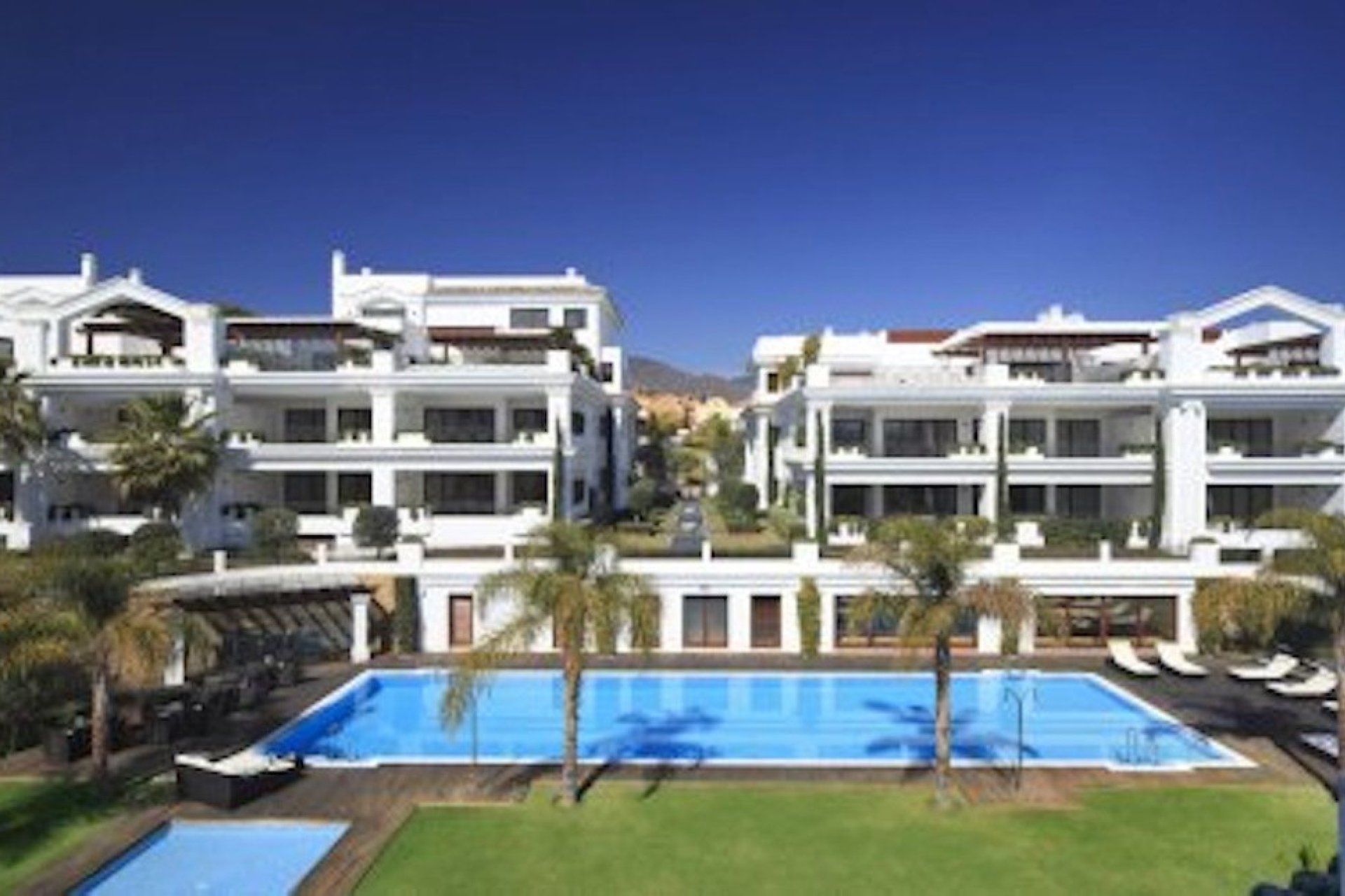 Resale - Apartment - Middle Floor Apartment - Estepona - Estepona Centro