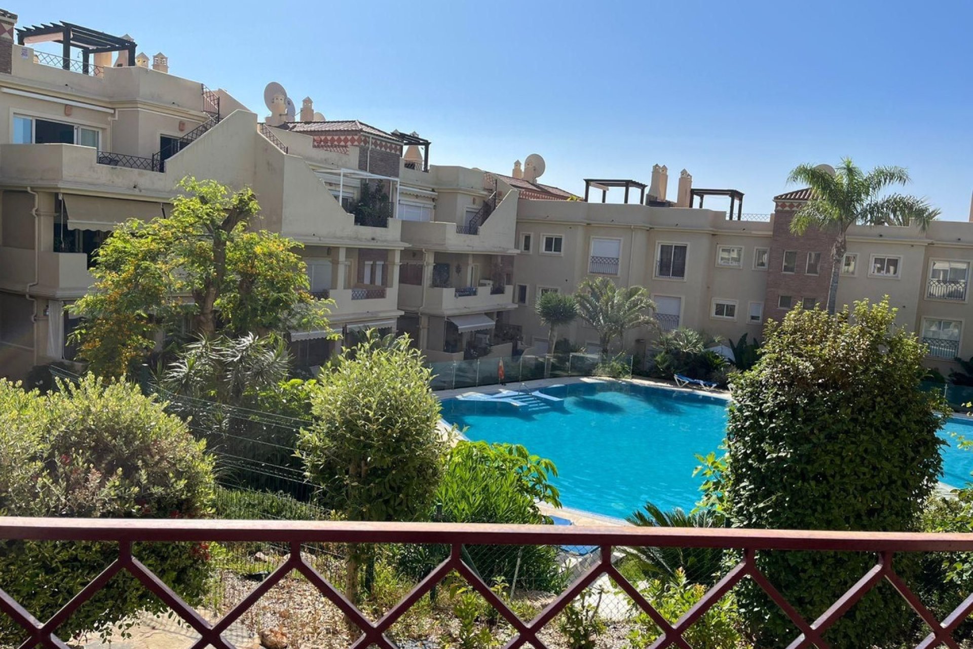 Resale - Apartment - Middle Floor Apartment - Estepona - Estepona Centro